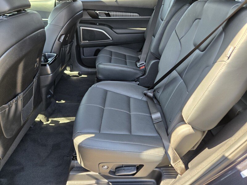 Certified 2025 Kia Telluride EX w/ EX Captain's Chair Package FWD image 13