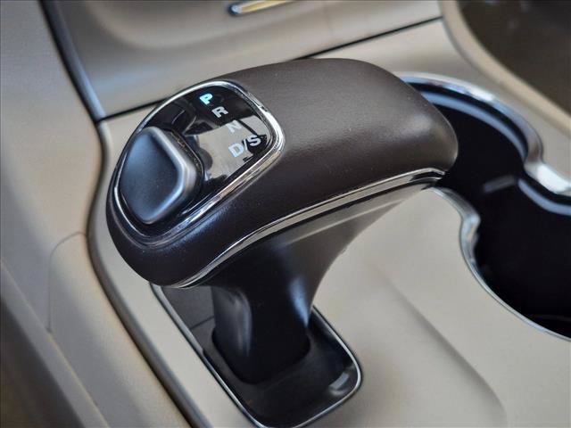Used 2014 Jeep Grand Cherokee Overland w/ Advanced Technology Group AWD/4WD image 17