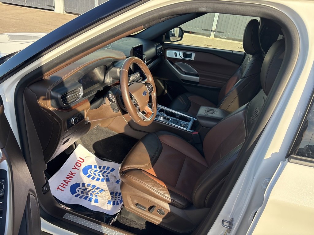 Used 2021 Ford Explorer King Ranch w/ Premium Technology Package image 9