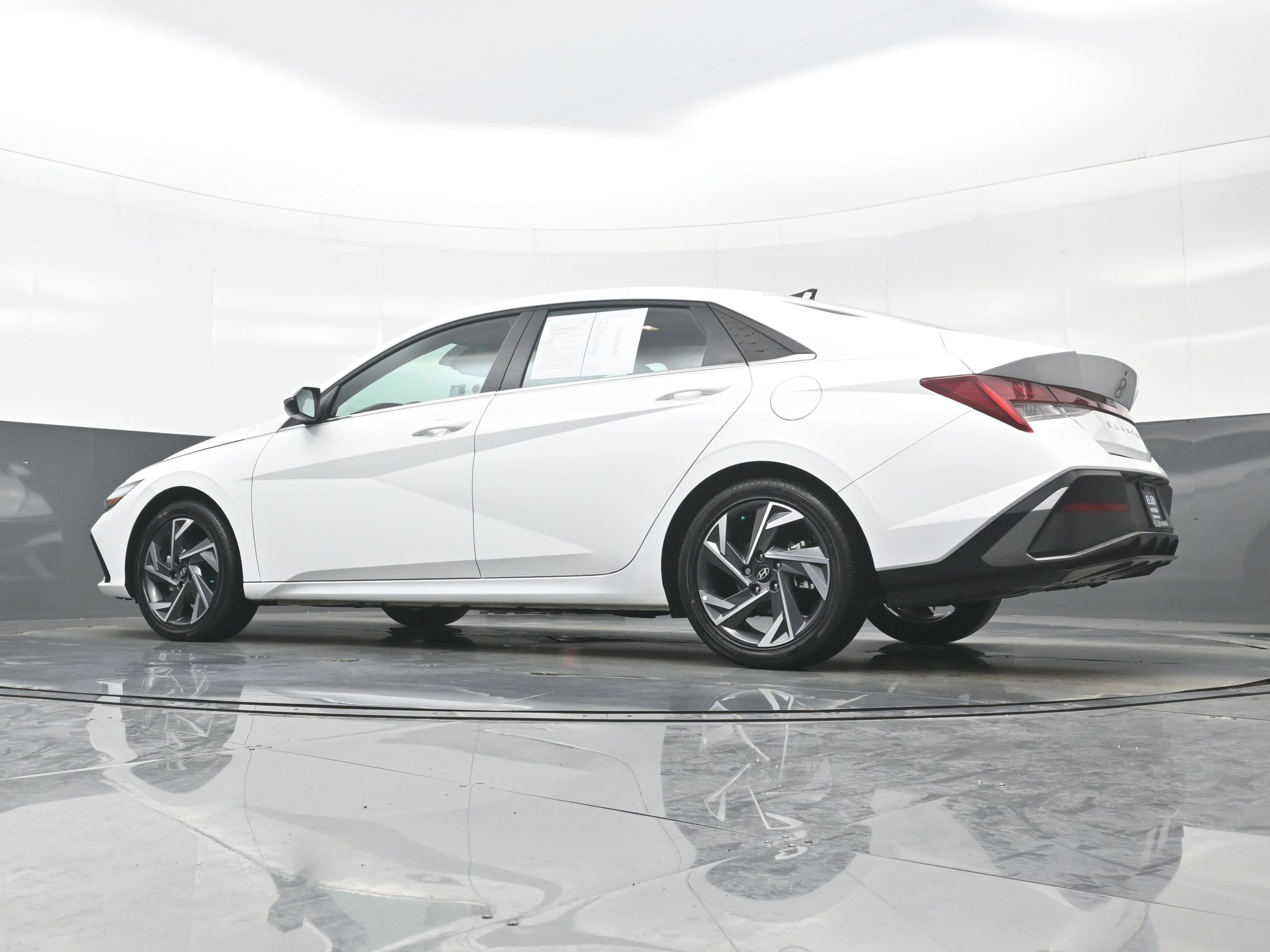 Certified 2025 Hyundai Elantra Limited image 29