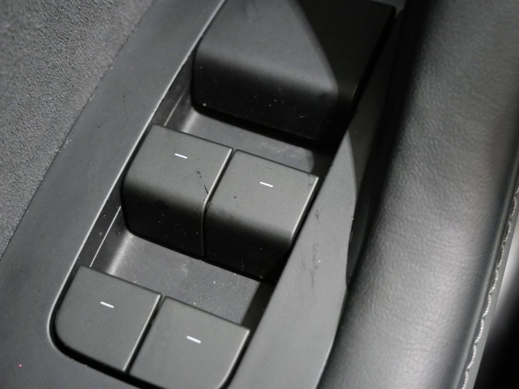 Used 2023 Tesla Model Y Performance image 14