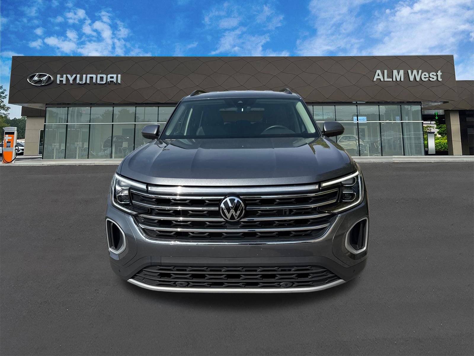 Used 2025 Volkswagen Atlas SE FWD image 2