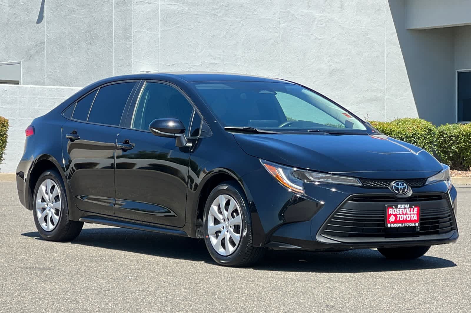 Certified 2025 Toyota Corolla LE FWD image 5