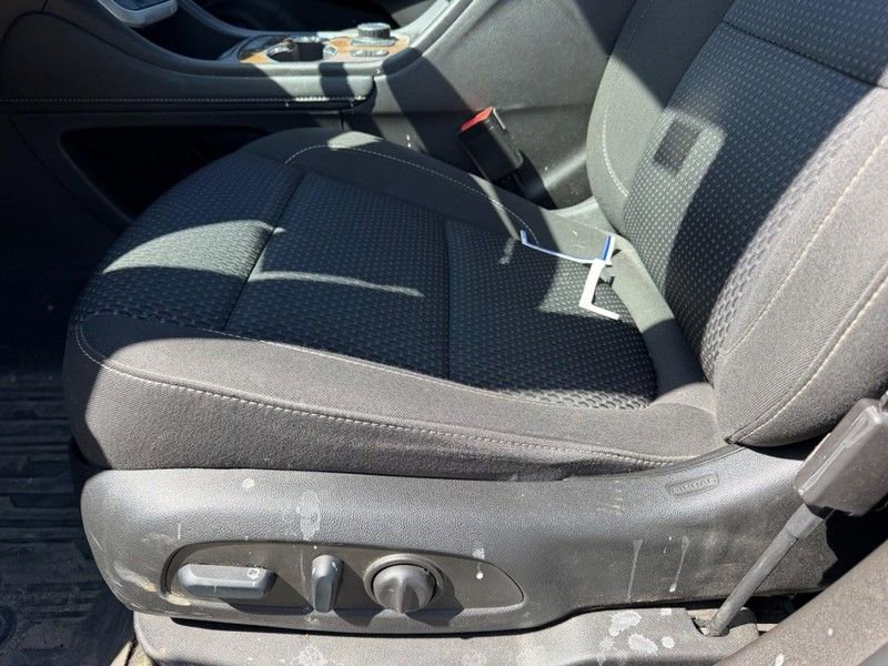 Used 2023 GMC Acadia SLE w/ Driver Convenience Package FWD image 19