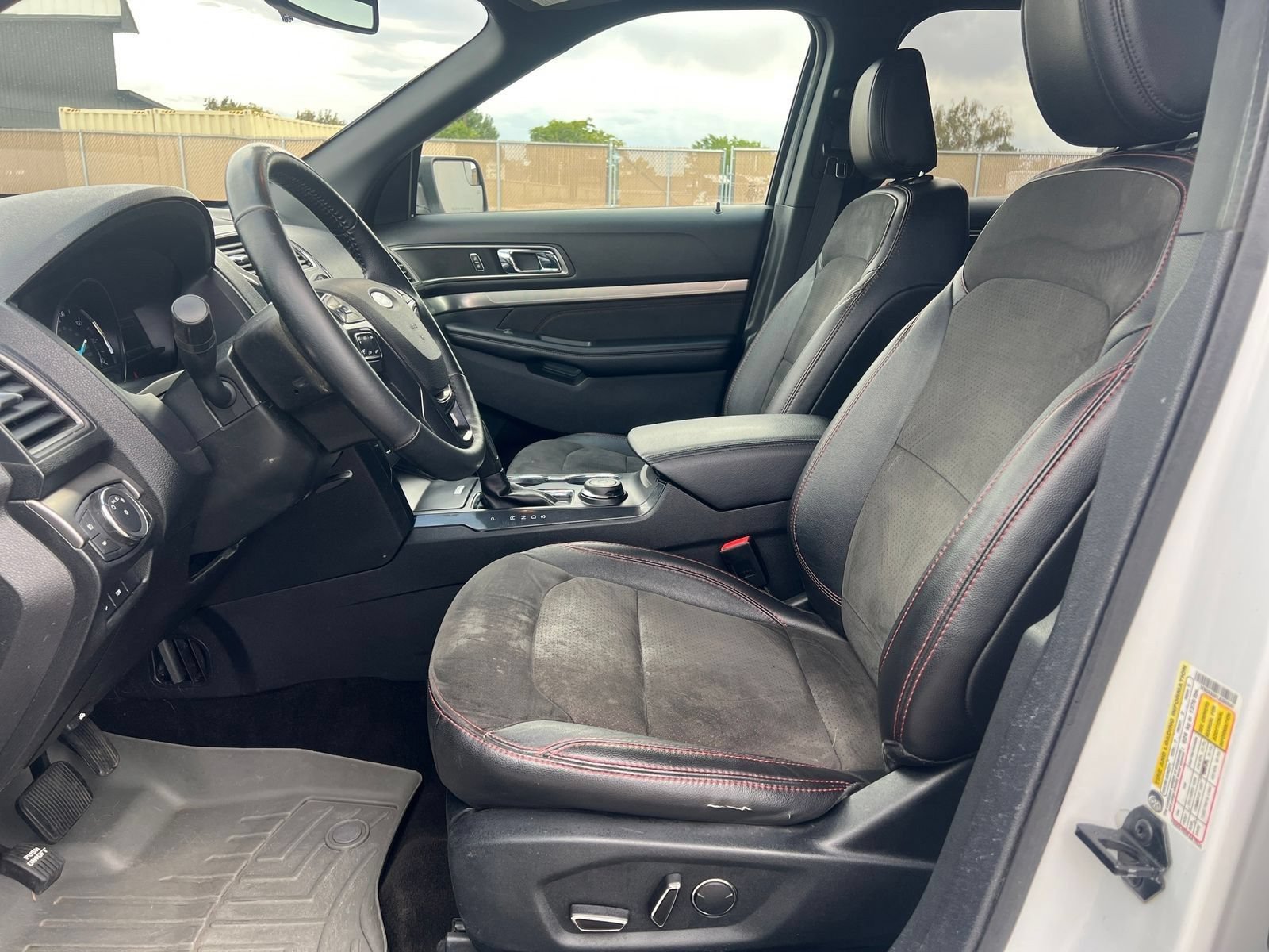 Used 2018 Ford Explorer XLT w/ Equipment Group 202A AWD/4WD image 9