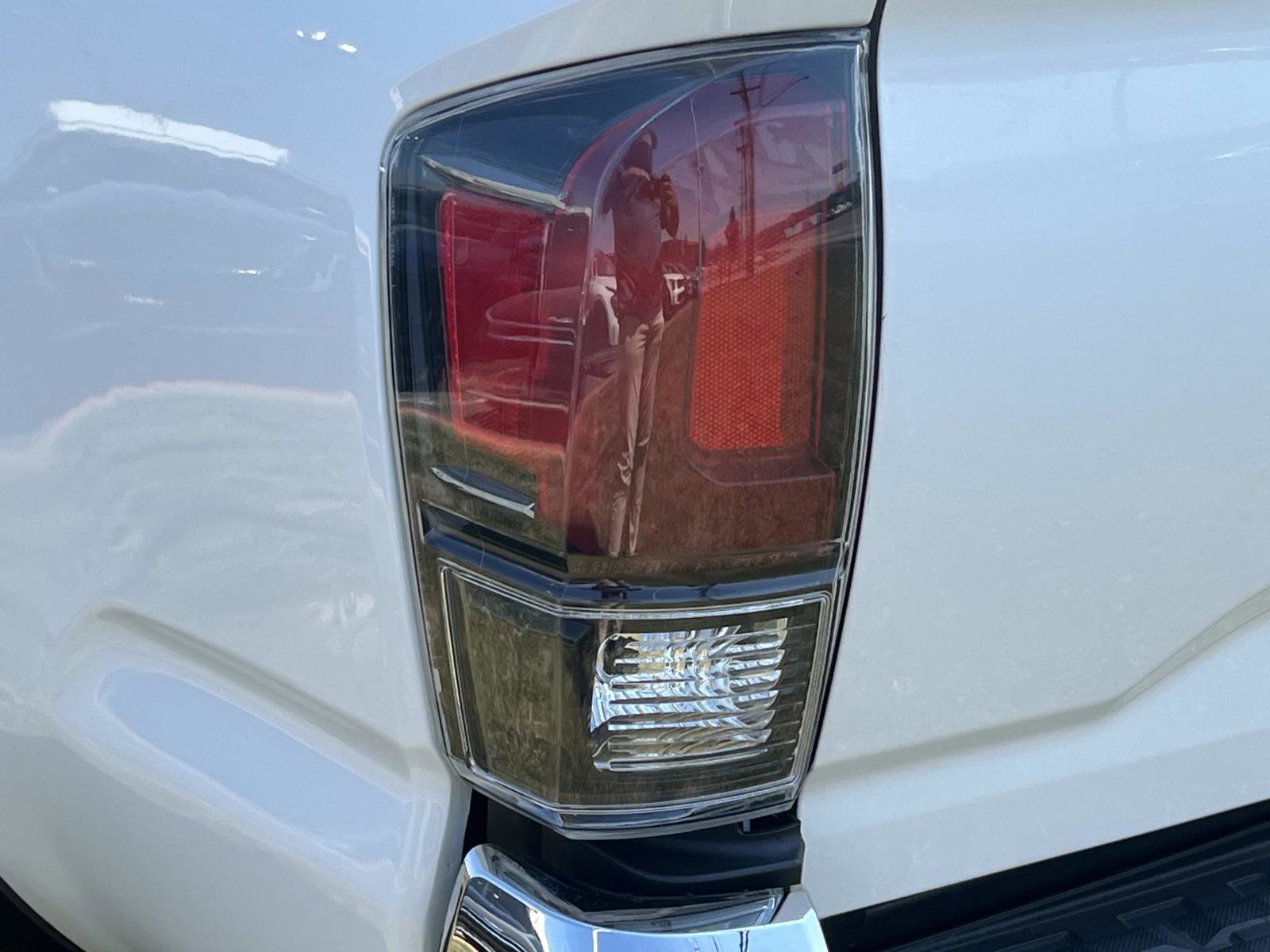 Used 2018 Toyota Tacoma TRD Off-Road AWD/4WD image 10