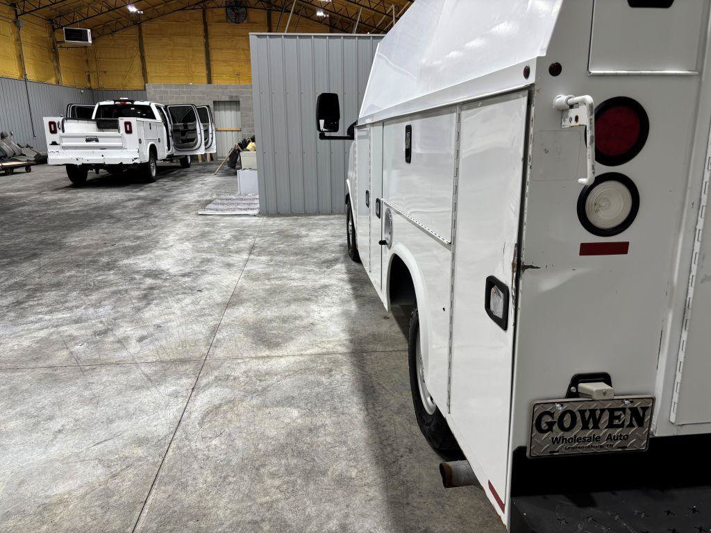 Used 2016 Chevrolet Express 3500 RWD image 9
