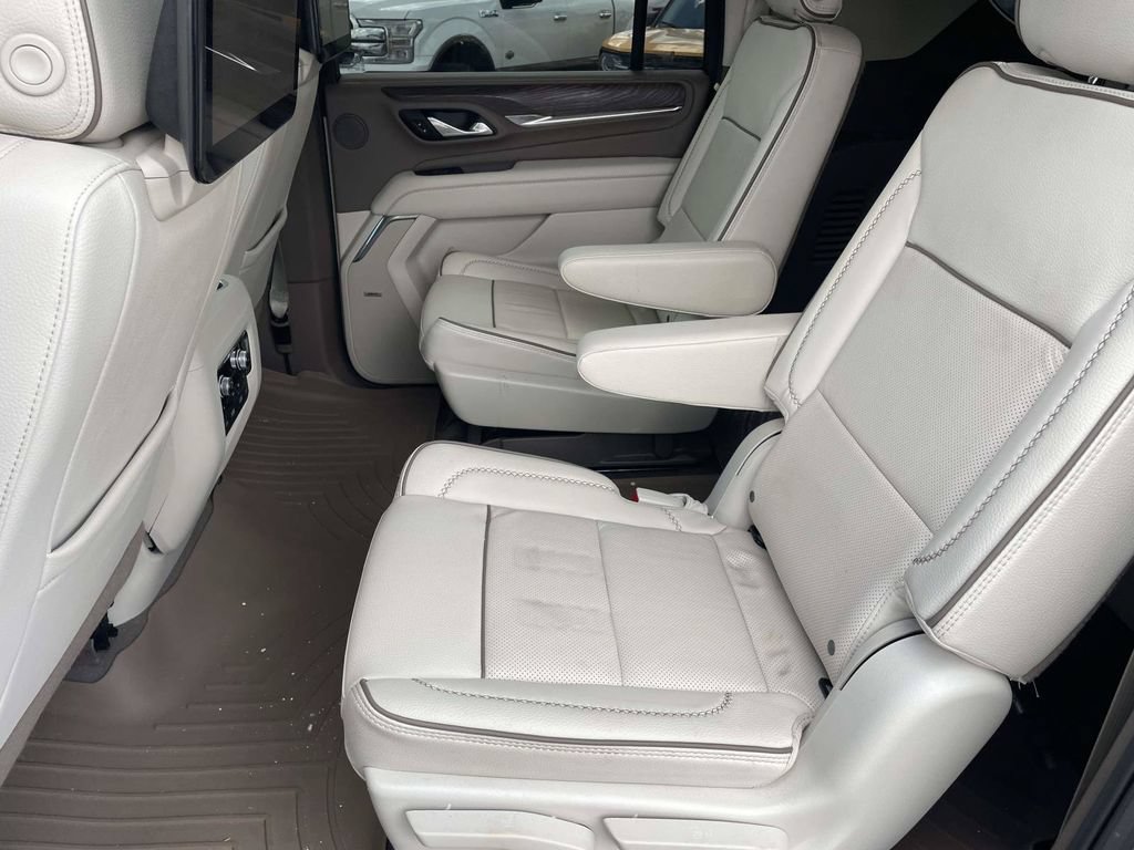 Used 2024 GMC Yukon XL Denali w/ Denali Reserve Package AWD/4WD image 12