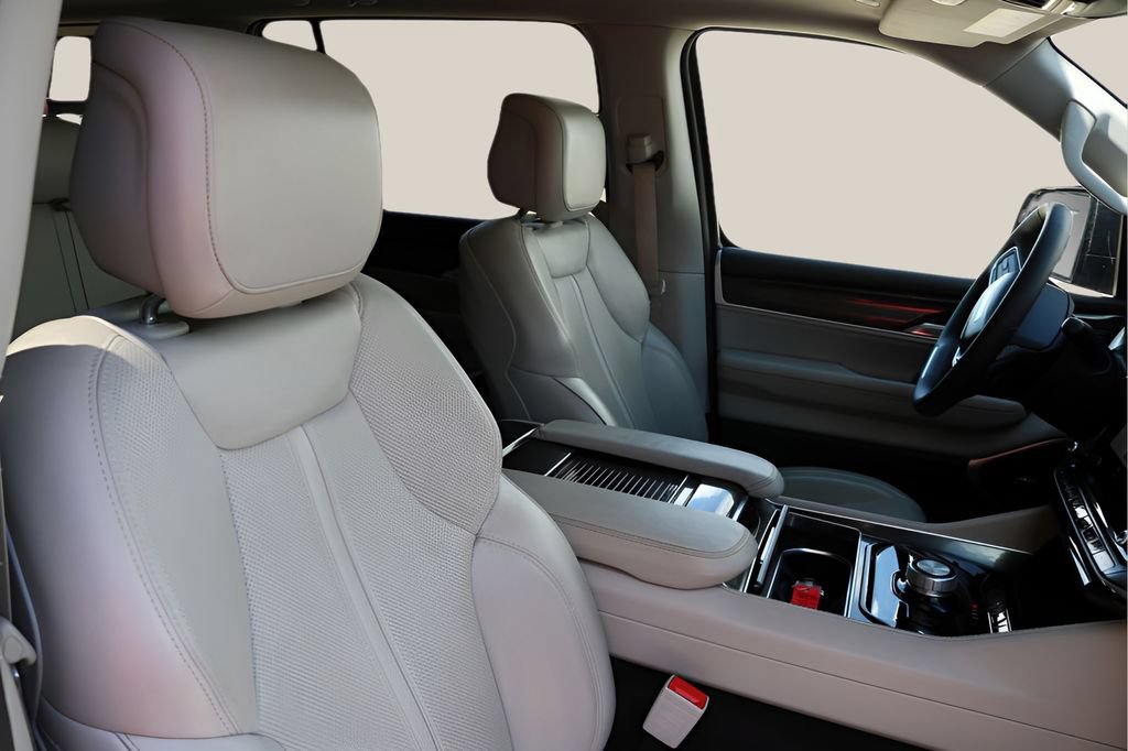 Used 2024 Jeep Wagoneer 2WD w/ Premium Group I image 24