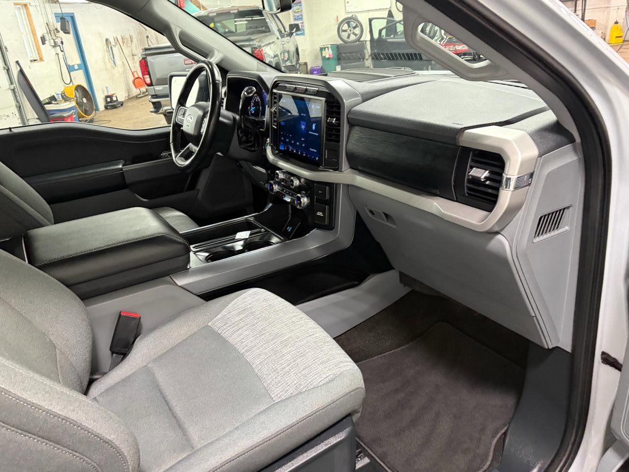Used 2022 Ford F150 XLT w/ Equipment Group 302A High image 16