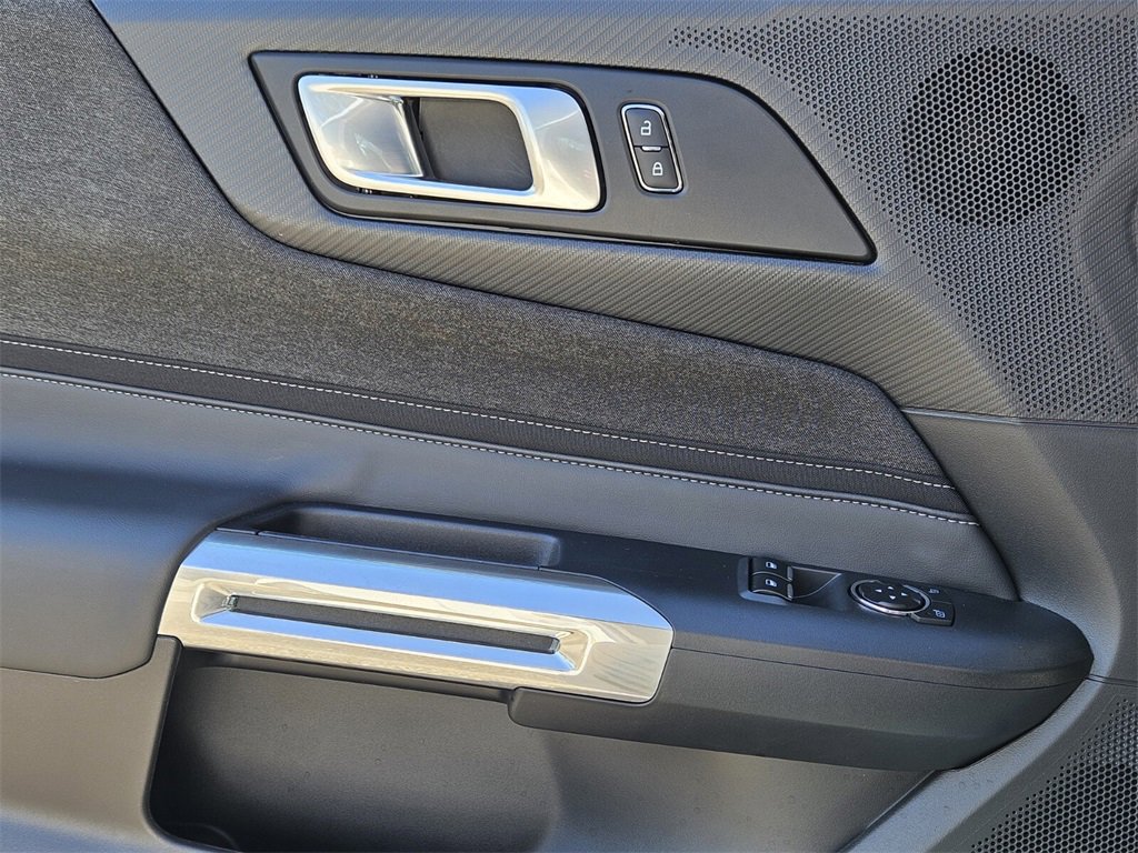 Used 2025 Ford Mustang Coupe image 20