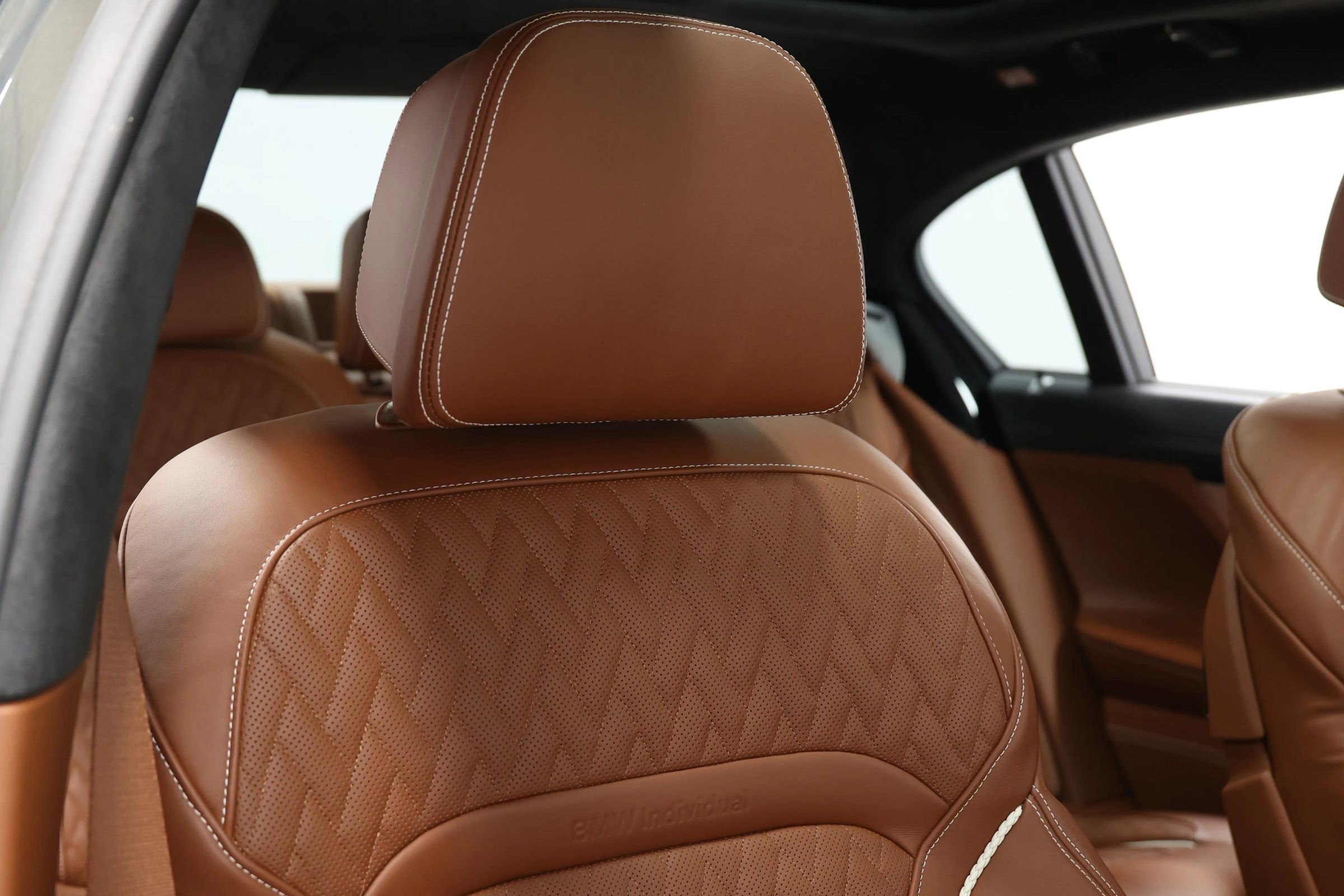 Used 2022 BMW M760i xDrive w/ Luxury Rear Seating Package image 96