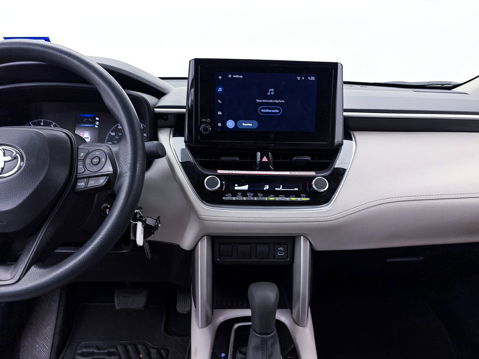 Used 2025 Toyota Corolla Cross L FWD image 5