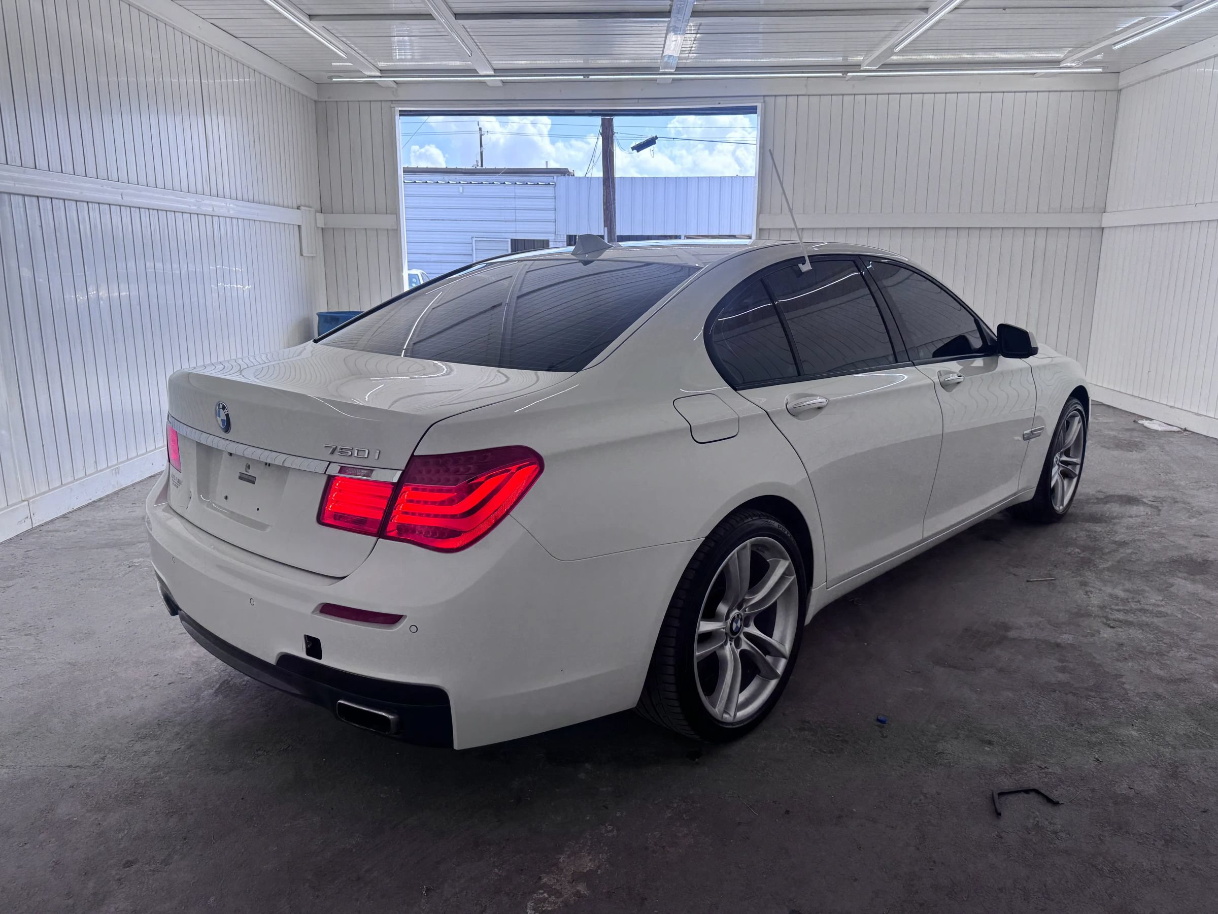 Used 2011 BMW 750i RWD image 5