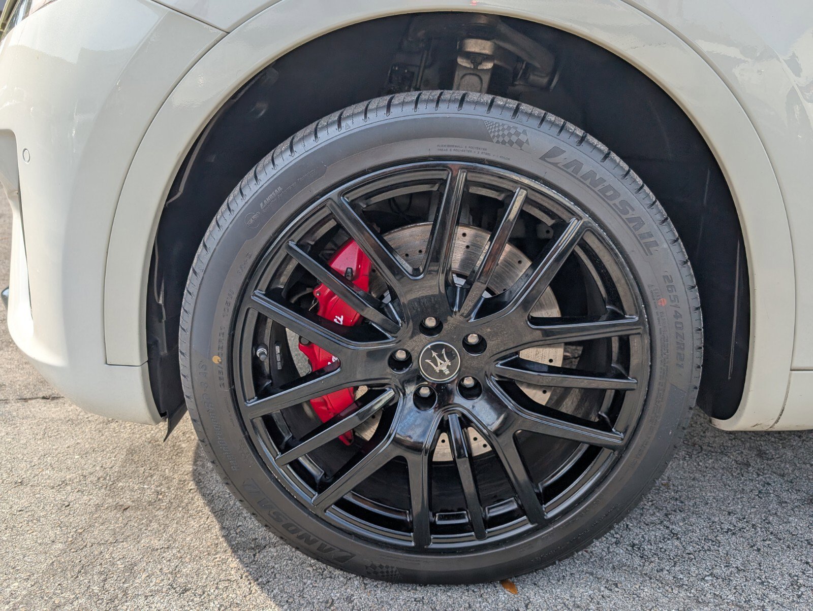 Used 2022 Maserati Levante Modena image 10