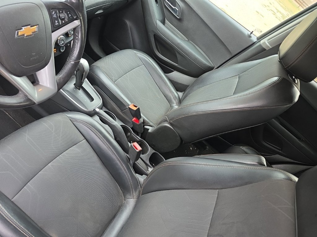 Used 2019 Chevrolet Trax LT w/ LT Convenience Package FWD image 9