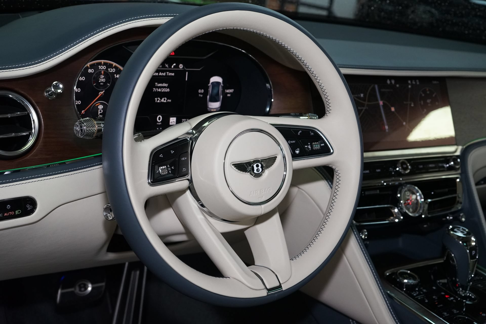 Used 2022 Bentley Flying Spur V8 AWD/4WD image 12