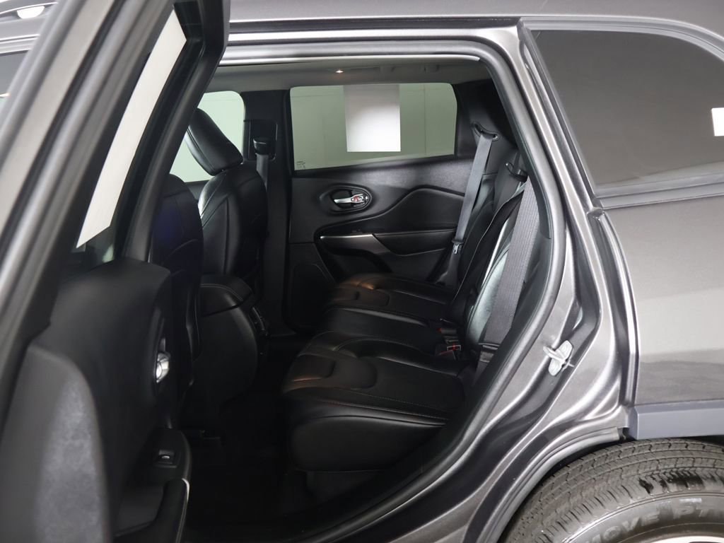 Used 2022 Jeep Cherokee Limited image 32