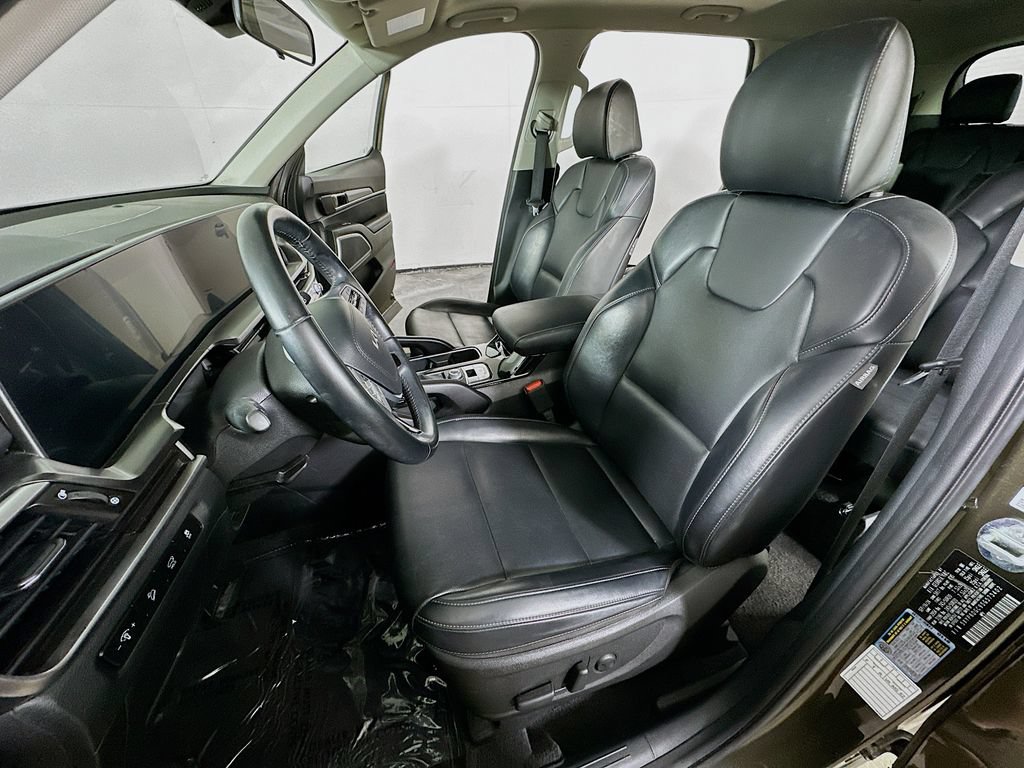 Used 2025 Kia Telluride S AWD/4WD image 16
