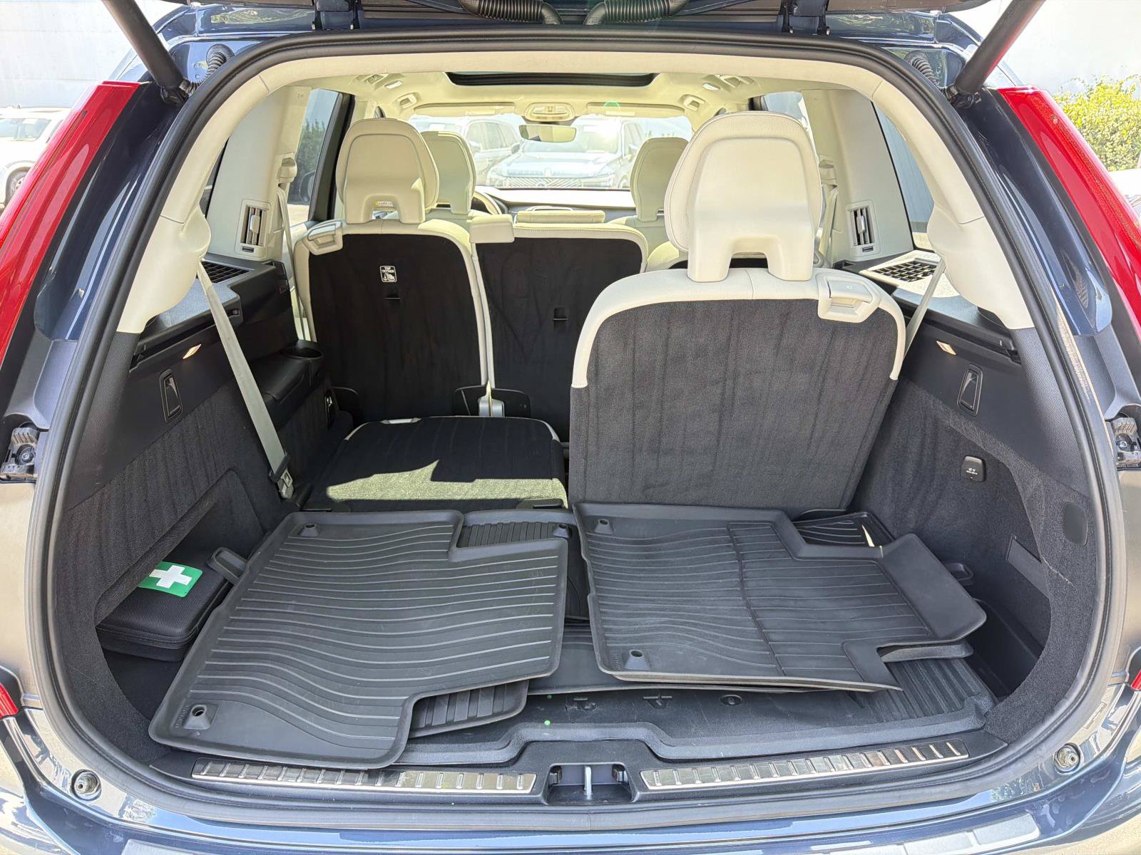 Certified 2025 Volvo XC90 T8 Plus w/ Protection Package Premier AWD/4WD image 24