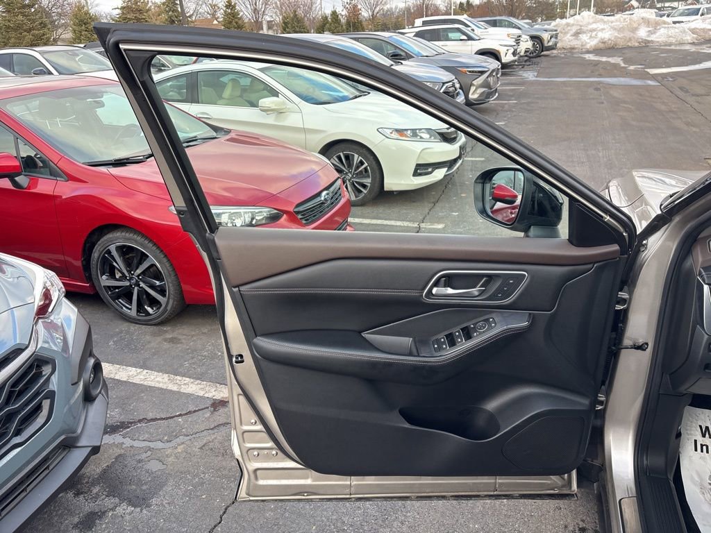 Used 2023 Nissan Rogue Platinum w/ Platinum Premium Package image 19