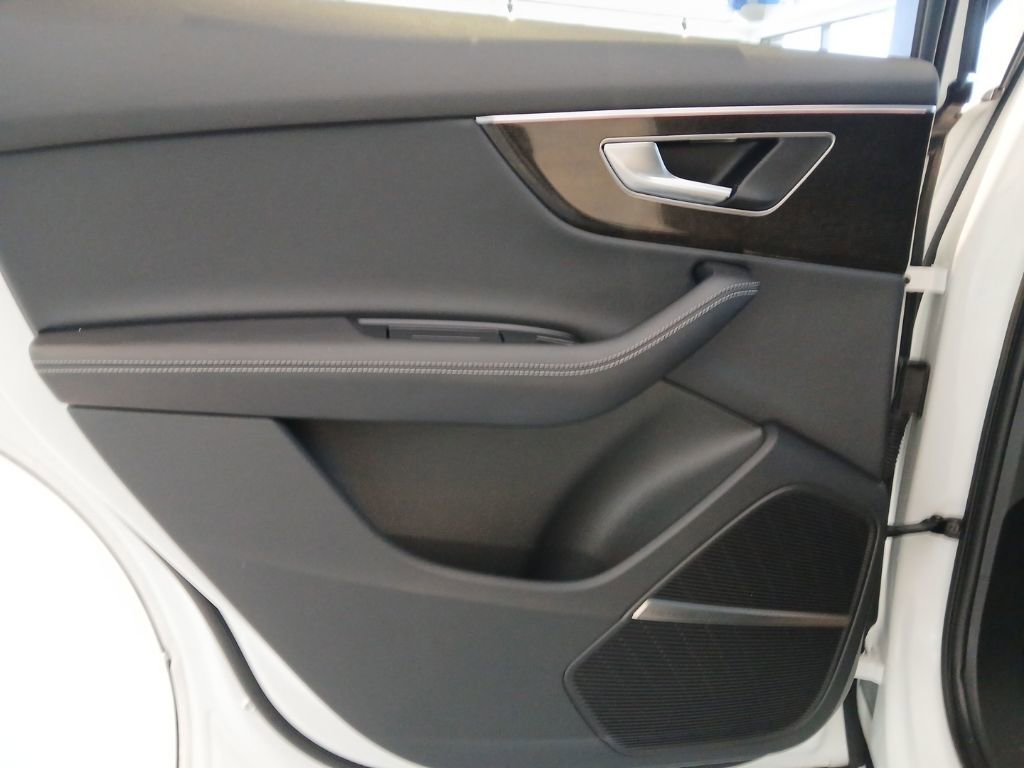Used 2025 Audi Q7 3.0T Premium Plus image 21
