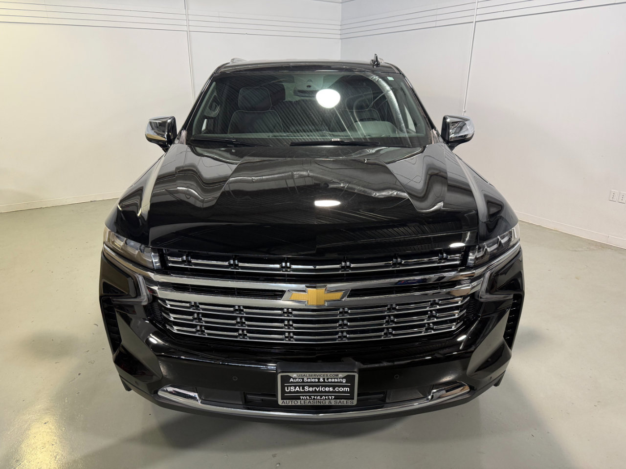 Used 2023 Chevrolet Suburban Premier image 2