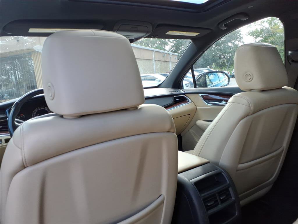 Used 2018 Cadillac XT5 Luxury w/ Driver Awareness Package image 18