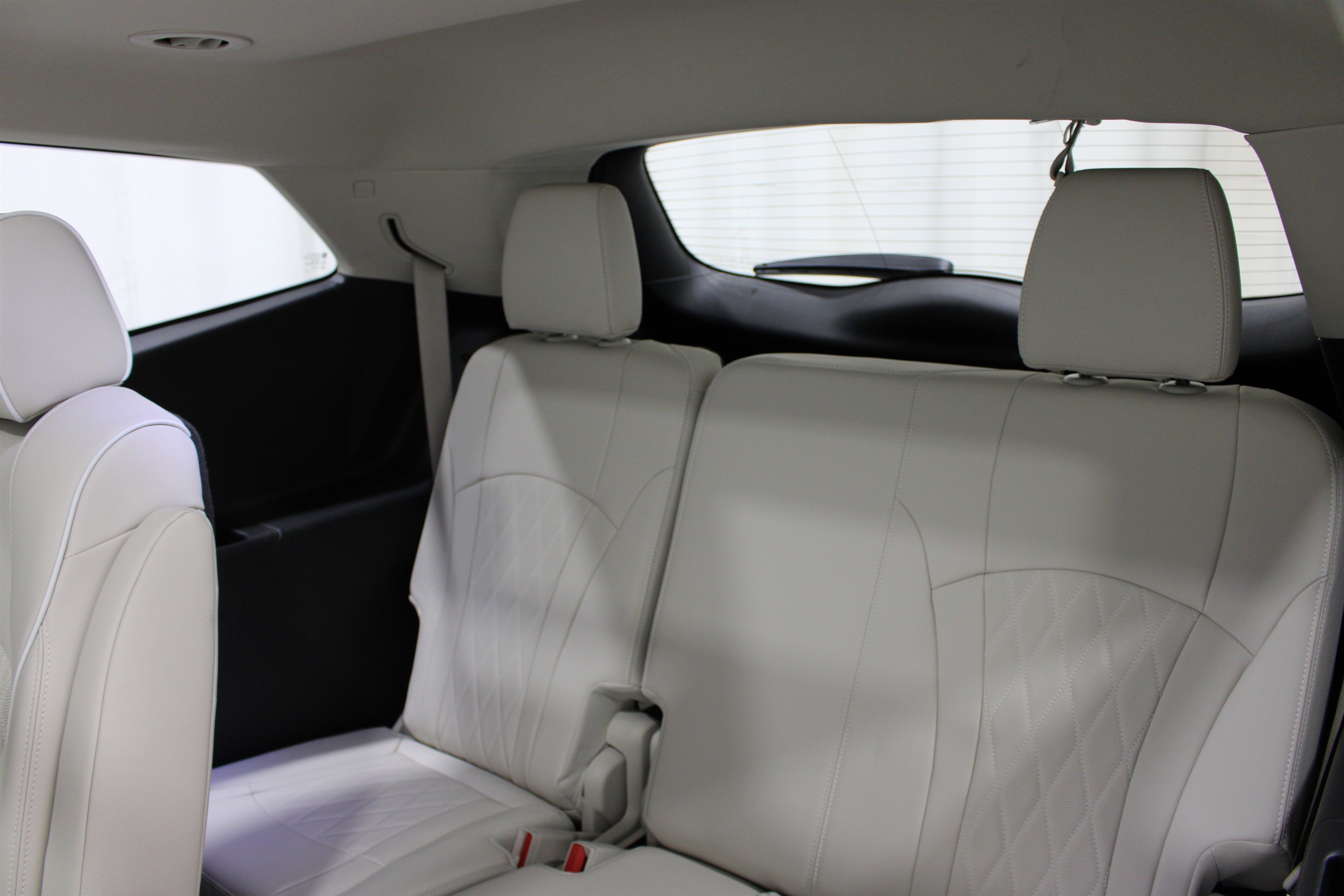 Used 2022 Buick Enclave Avenir w/ Avenir Technology Package AWD/4WD image 15