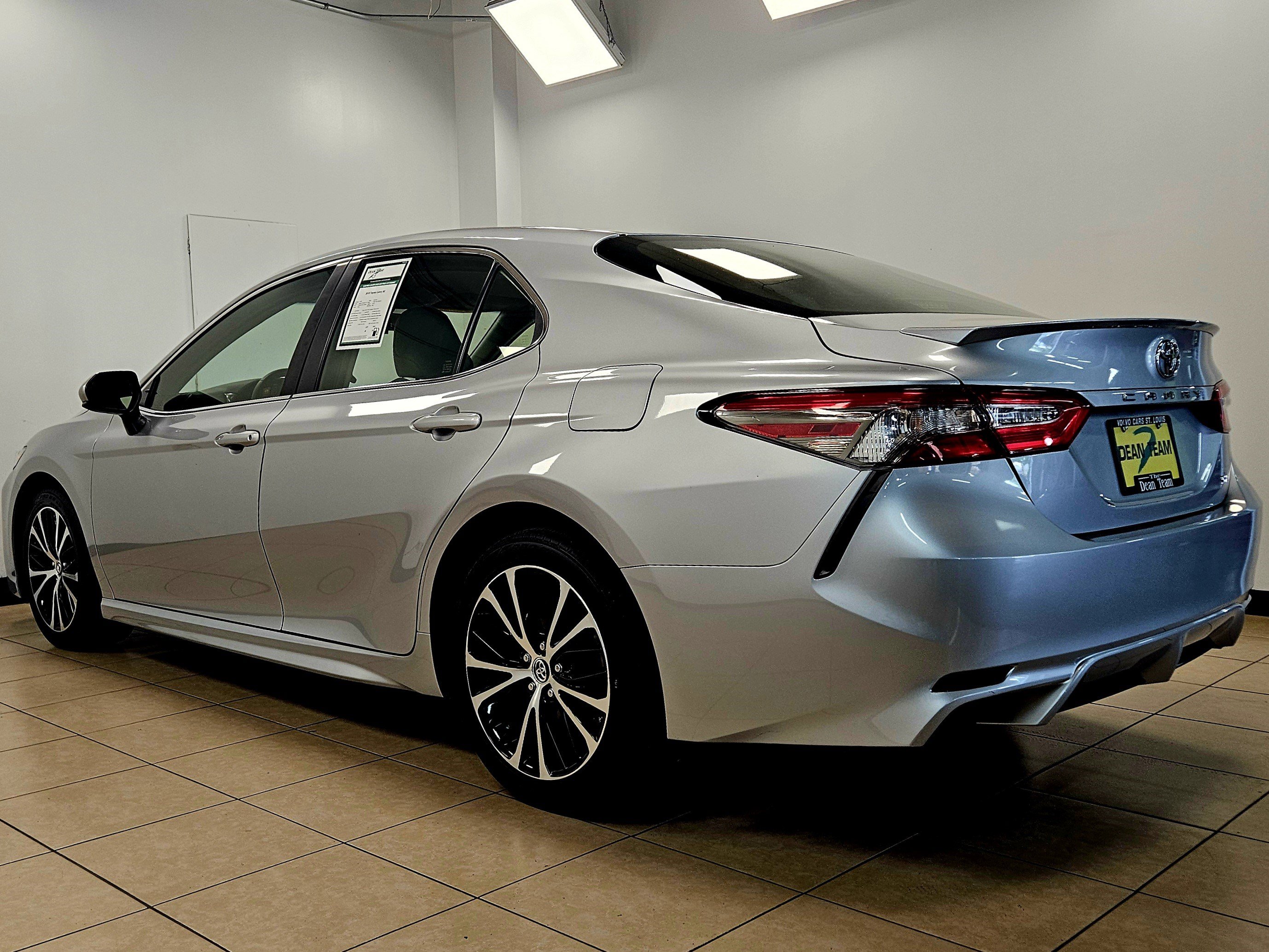 Used 2018 Toyota Camry SE image 5