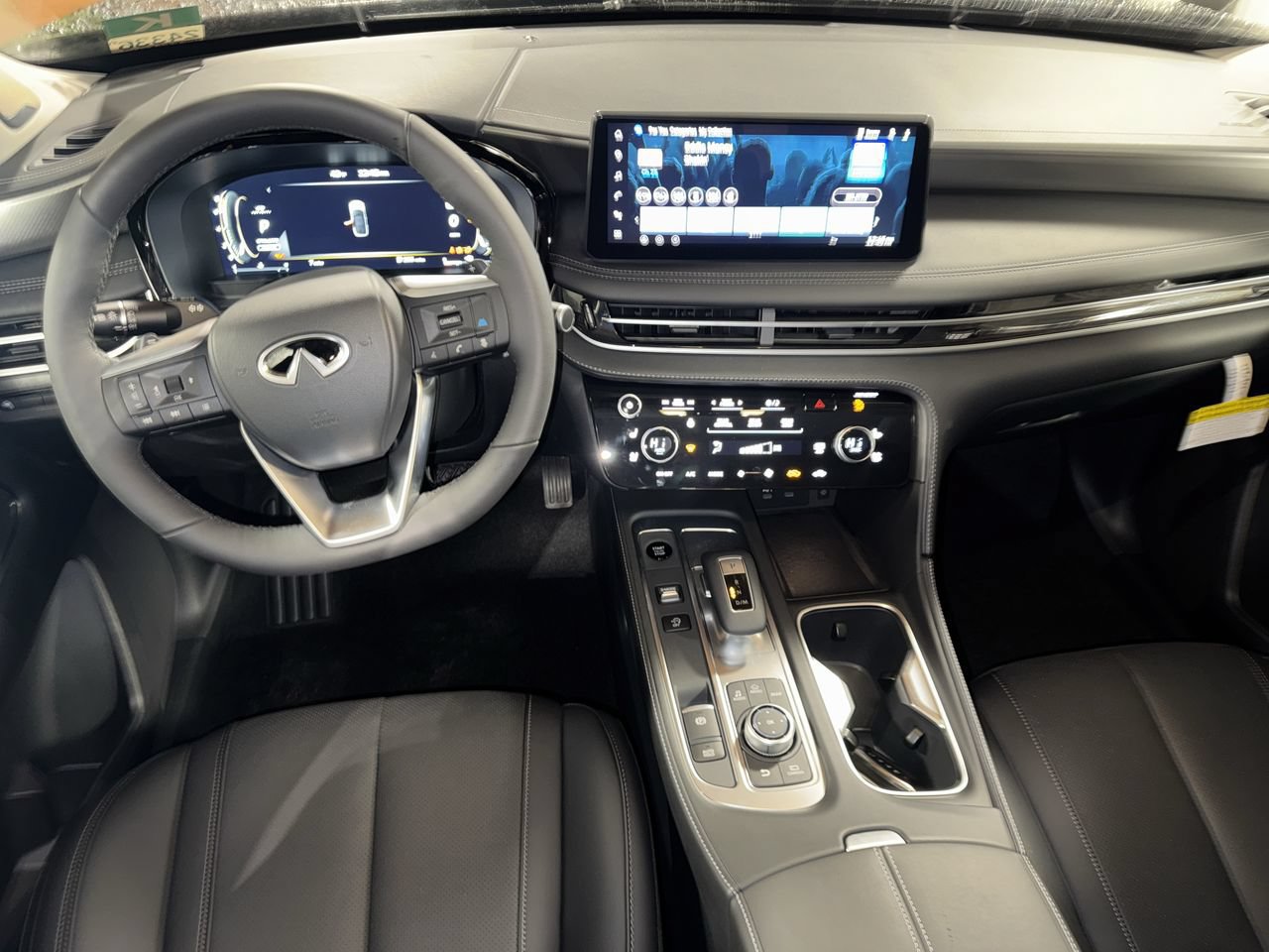 Certified 2026 INFINITI QX60 Luxe w/ Family Package AWD/4WD image 4