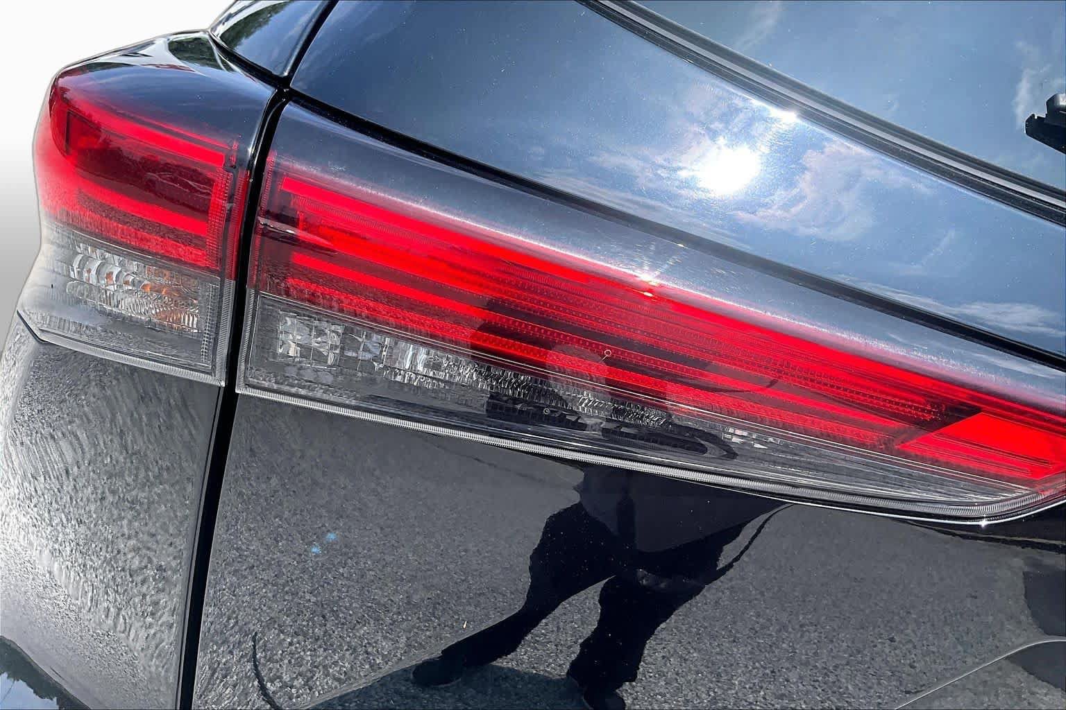 Used 2023 Toyota Highlander XLE AWD/4WD image 29