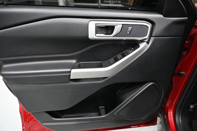 Used 2021 Ford Explorer XLT w/ Equipment Group 202A image 28