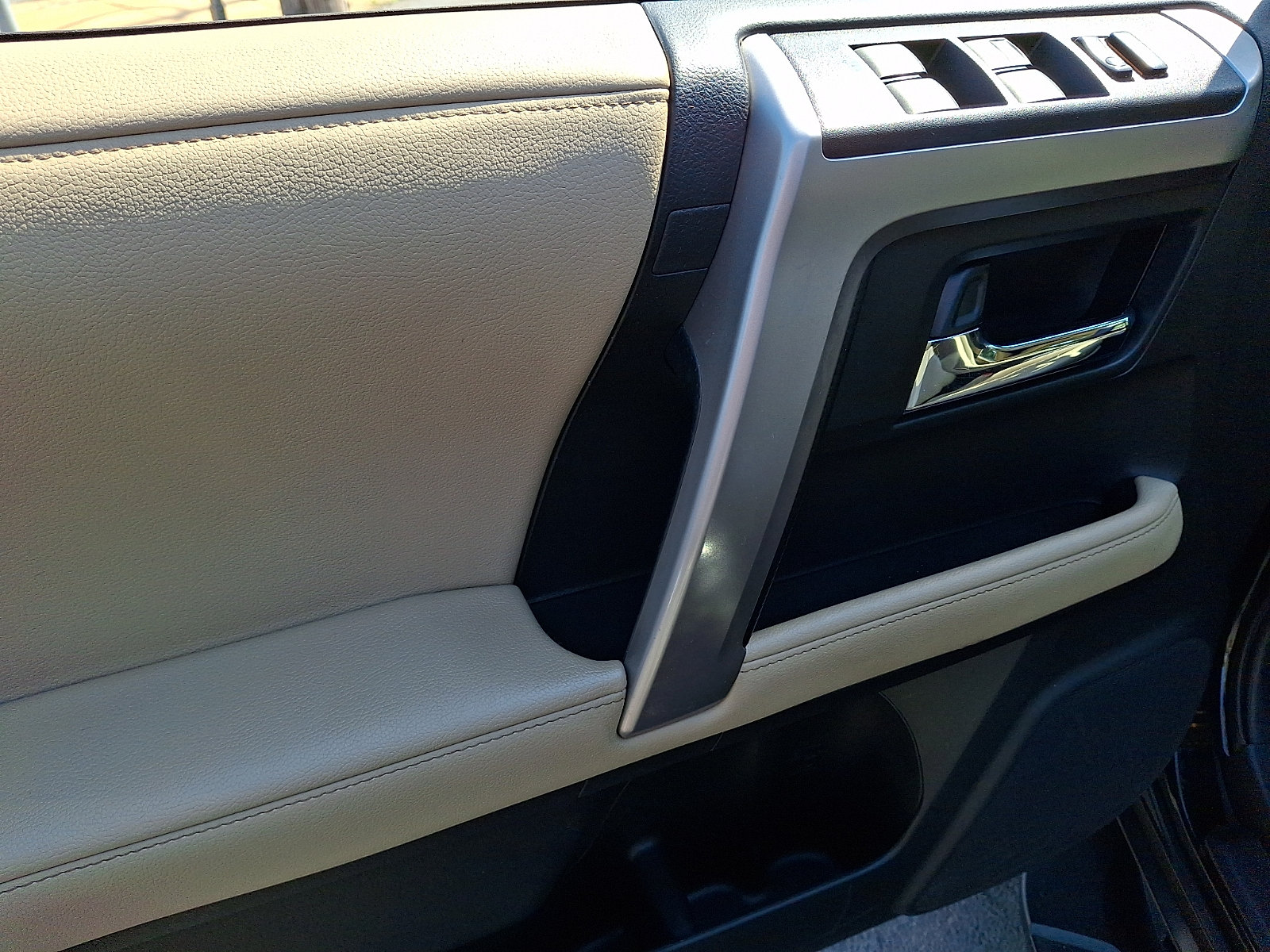 Used 2020 Toyota 4Runner SR5 Premium w/ Moonroof Package AWD/4WD image 11