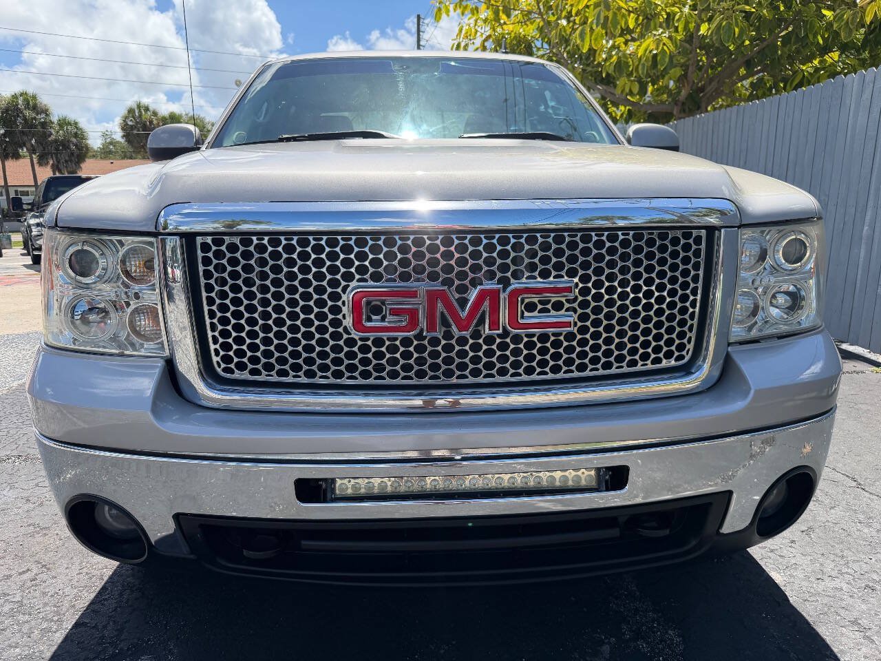Used 2009 GMC Sierra 1500 SLT w/ Suspension Package, Off-Road AWD/4WD image 11