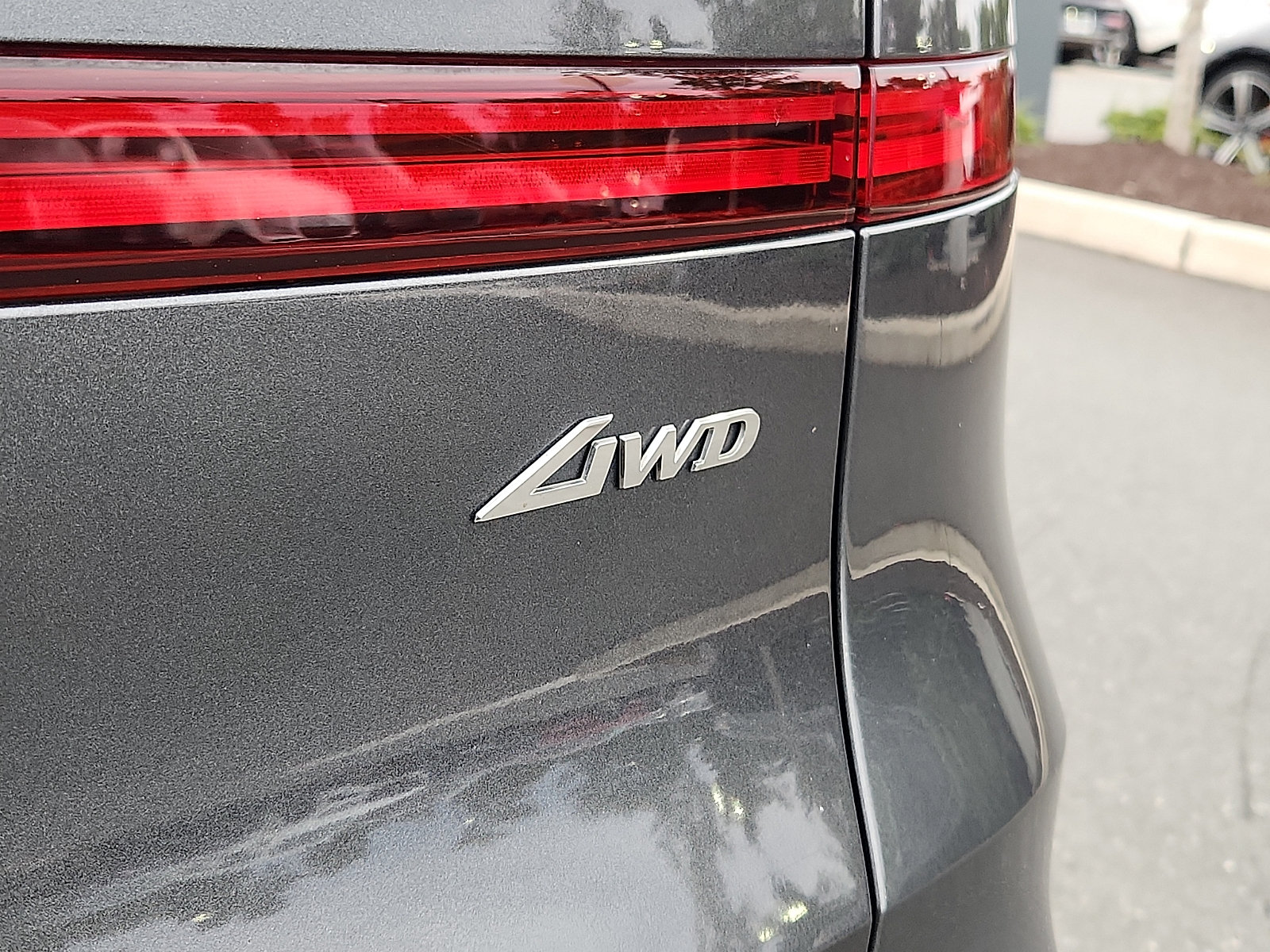 Certified 2022 Genesis GV70 2.5T w/ Advanced Package AWD/4WD image 36