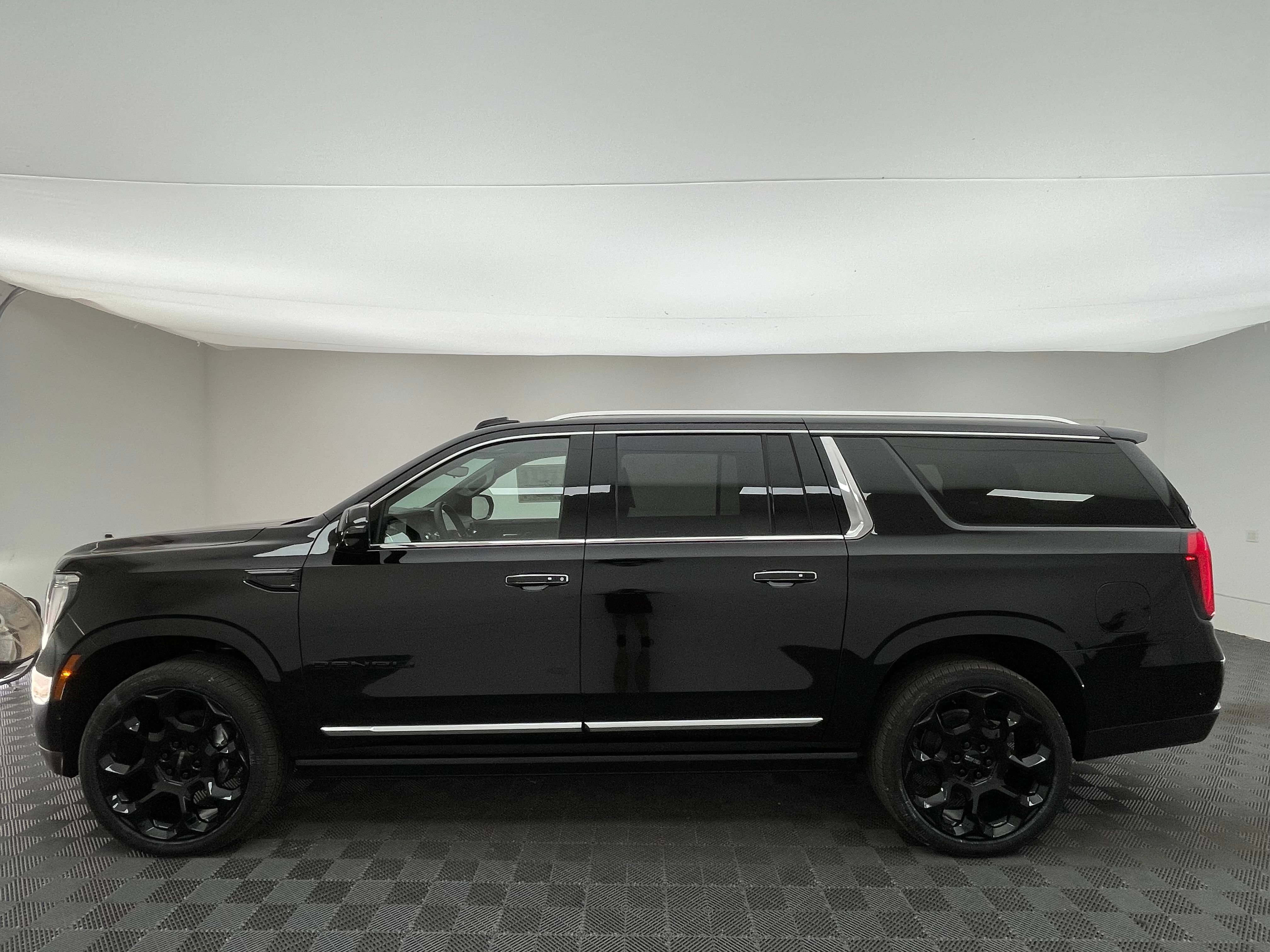 New 2026 GMC Yukon XL Denali w/ Denali Reserve Package AWD/4WD image 18