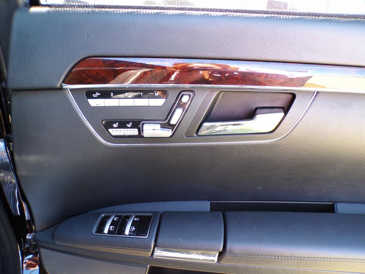 Used 2013 Mercedes-Benz S 550 4MATIC image 32