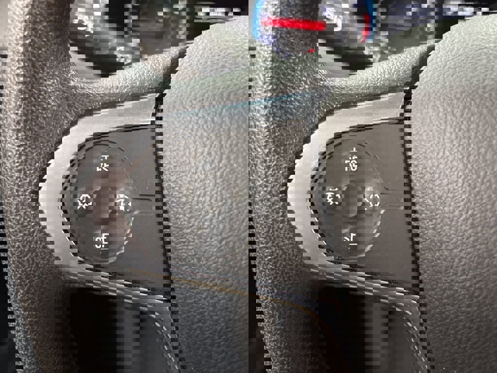 Used 2021 Chevrolet Traverse LS image 40