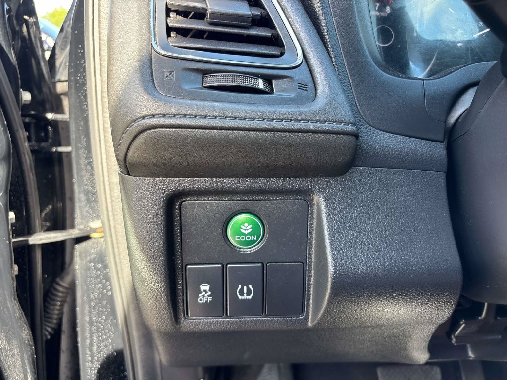 Used 2018 Honda HR-V EX image 16