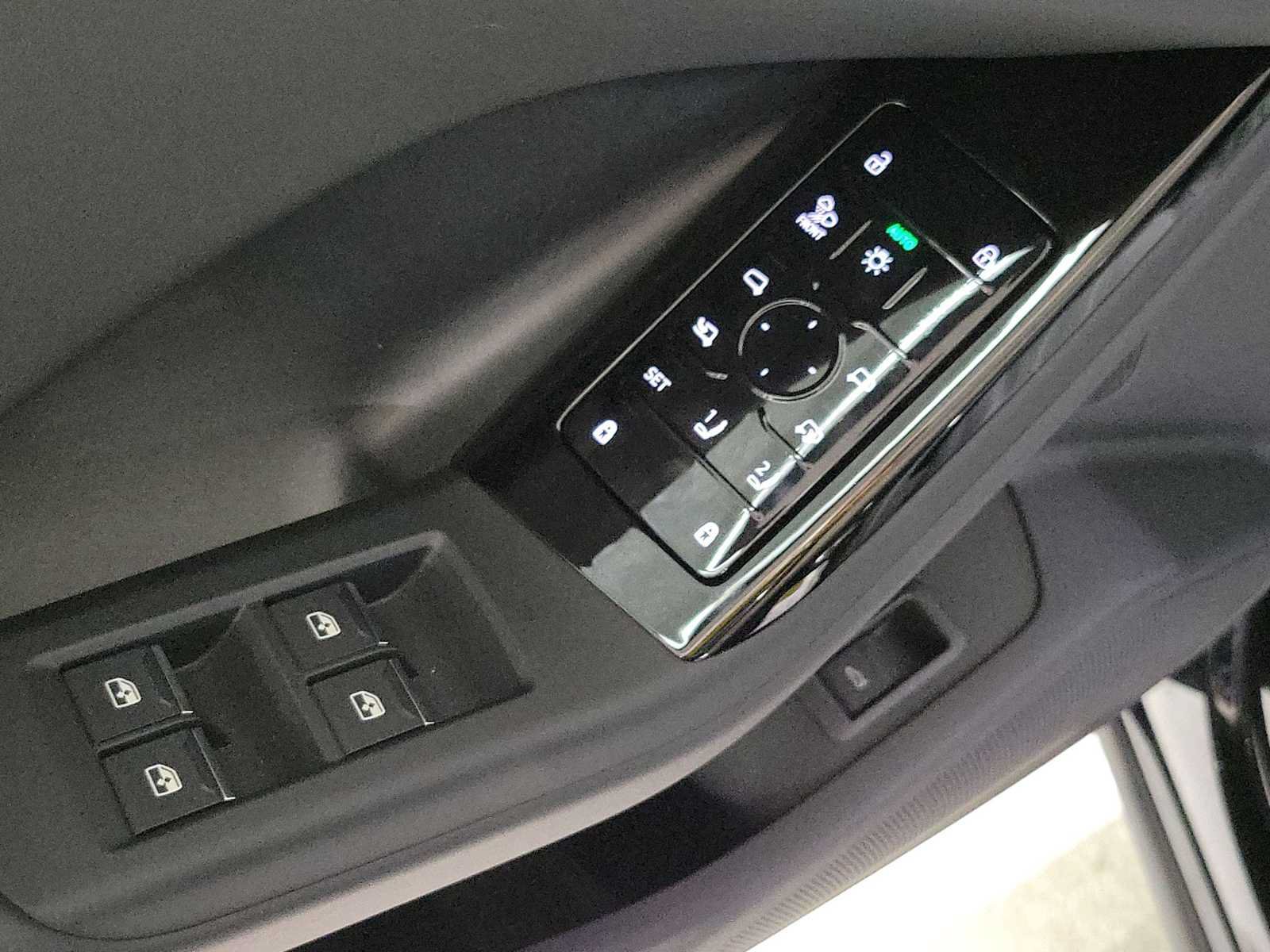 New 2027 Audi SQ6 e-tron Premium Plus AWD/4WD image 13