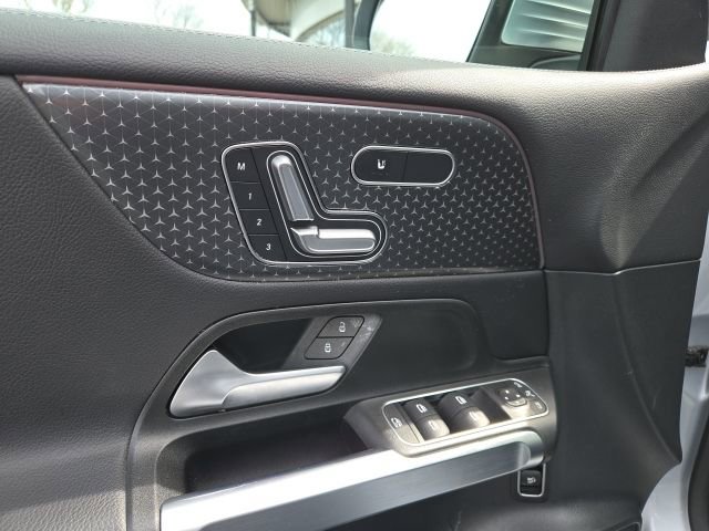 Certified 2025 Mercedes-Benz GLB 250 4MATIC image 4