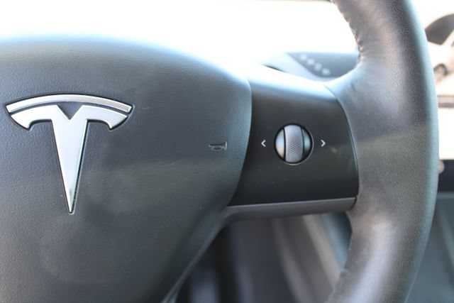 Used 2022 Tesla Model Y Long Range AWD/4WD image 17