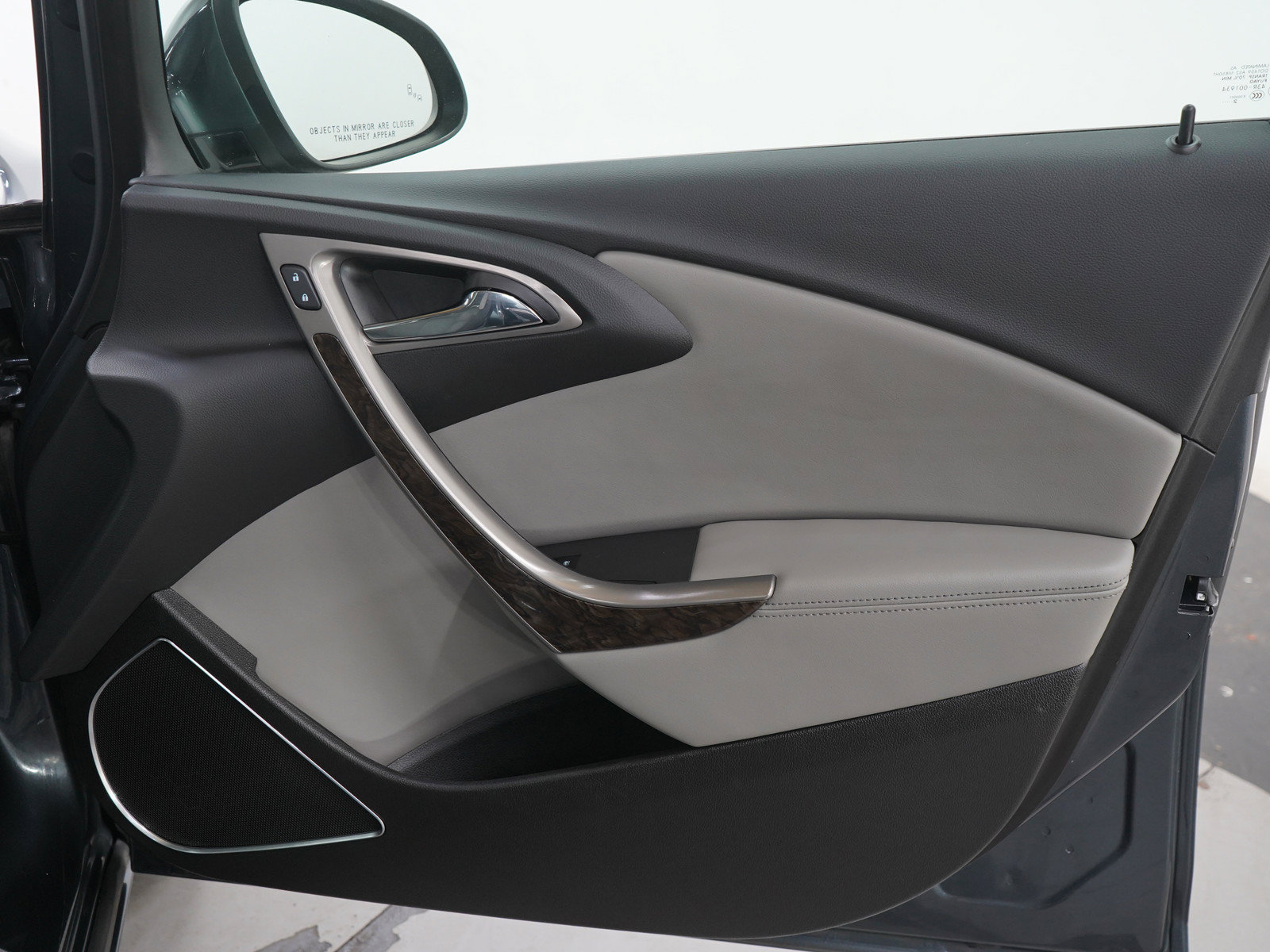 Used 2013 Buick Verano Convenience FWD image 9