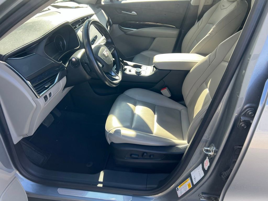 Used 2023 Cadillac XT4 Premium Luxury image 9