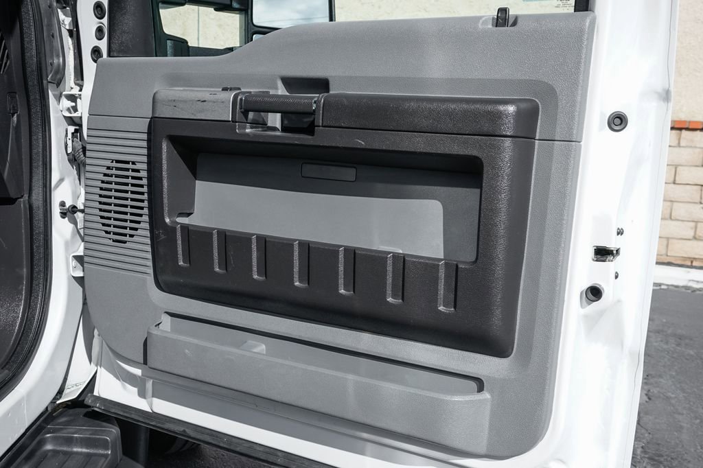 Used 2015 Ford F550 2WD Regular Cab Super Duty image 51