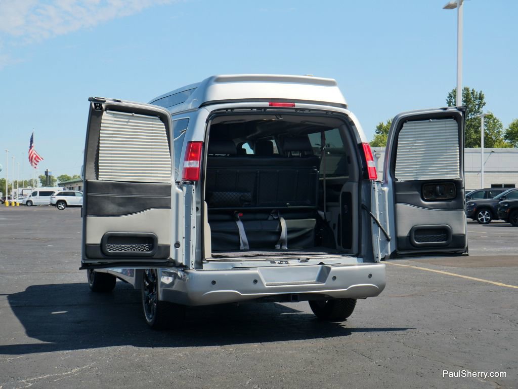 Used 2023 Chevrolet Express 2500 image 25