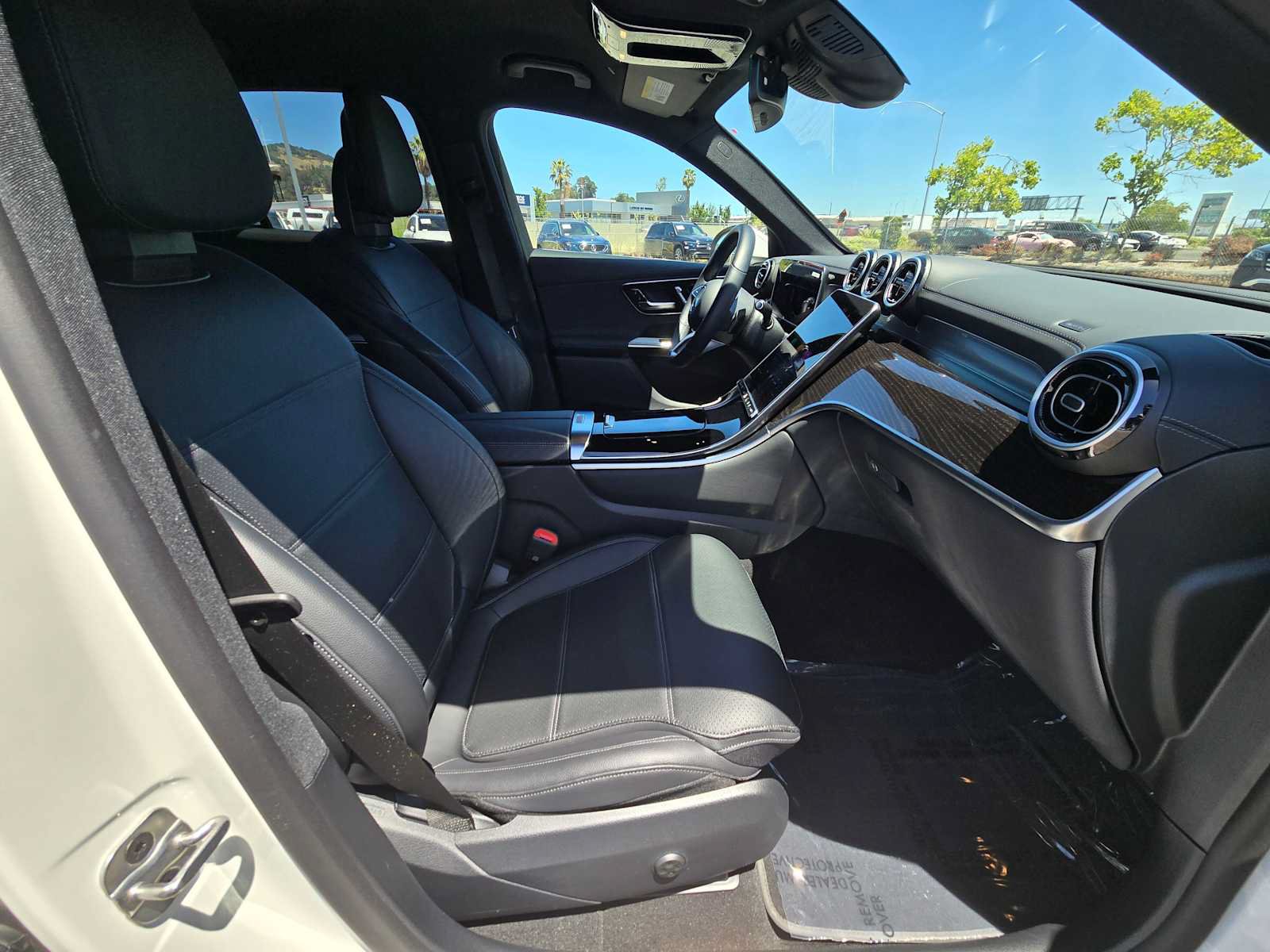 Used 2025 Mercedes-Benz GLC 300 image 11