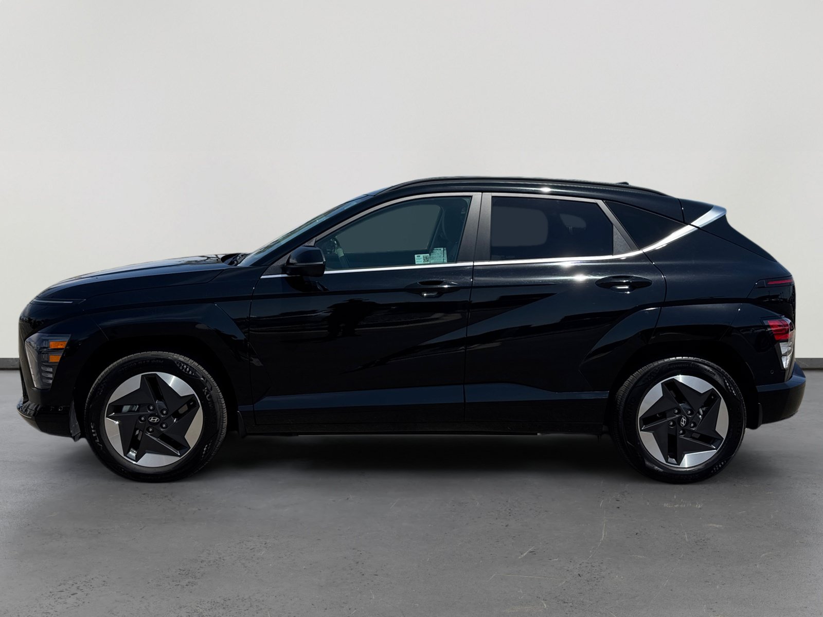 Used 2024 Hyundai Kona Limited FWD image 2