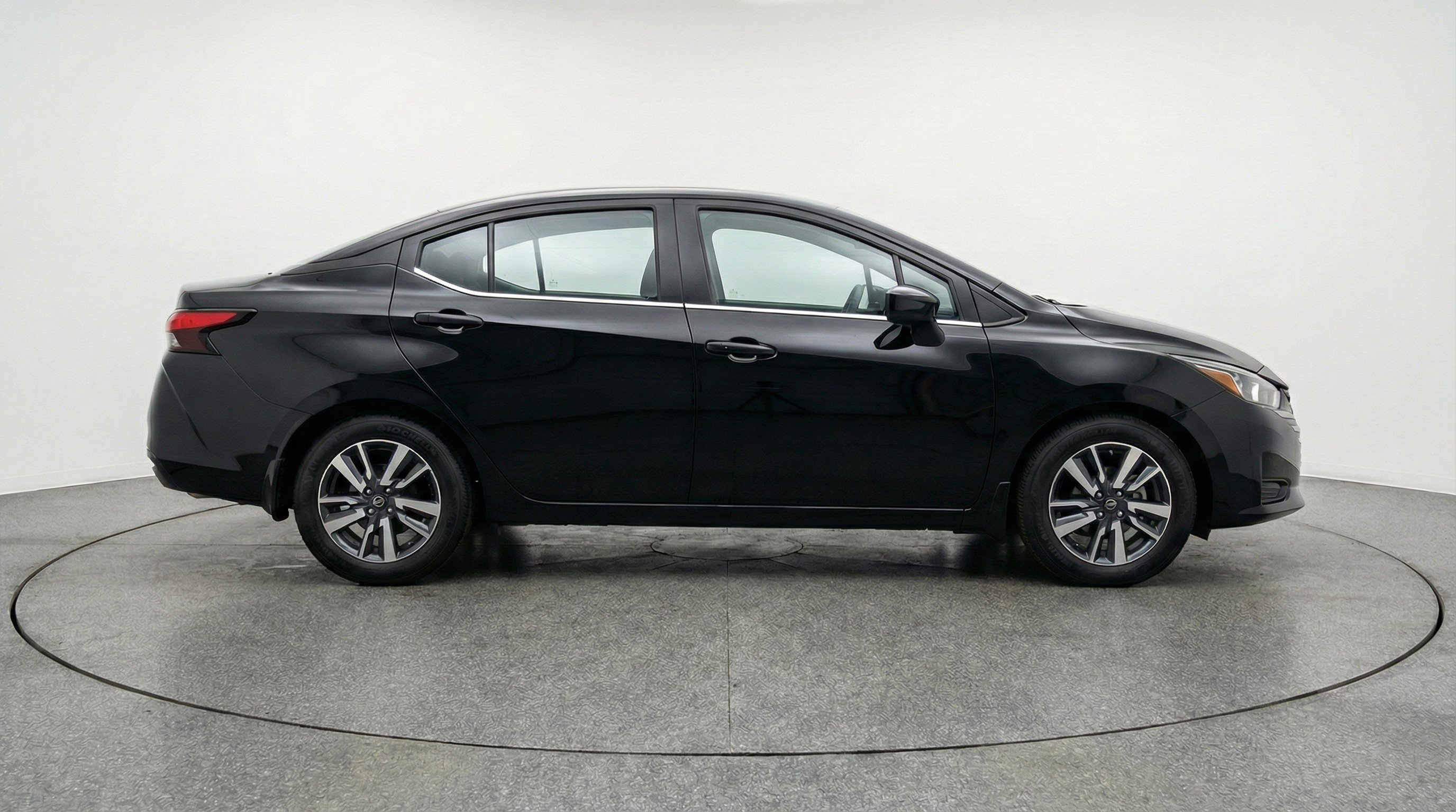 Used 2025 Nissan Versa SV FWD image 11